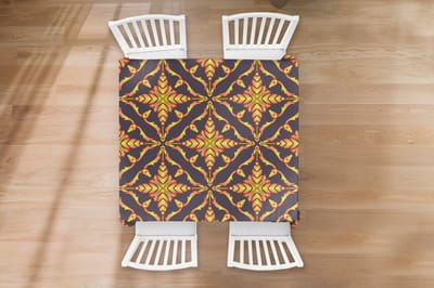 Kerst Tafelkleed - Kerstmis Decoratie - Tafellaken - Patronen - Kerst - Goud - 100x100 cm - Kerstmis Versiering - Tafeldecoratie Kerstmis - Kerstdecoratie tafel - Tafelversiering