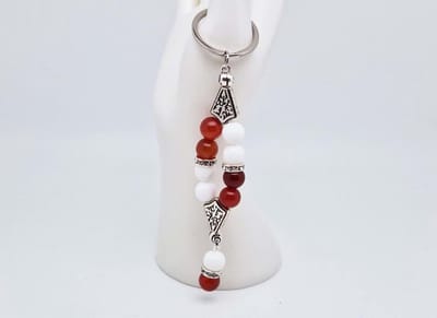 Handgemaakte Harmony Sleutelhanger van natuursteen "Witte Agaat-Rood Agaat" en metaal - diameter kralen 10mm - Aantal stenen10- Een mooi cadeau-idee en een bijzonder aandenken
