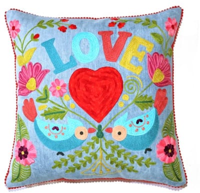 Only Natural sierkussen kussen denim katoen blauw met geborduurde bloemen hart en love 45 x 45 cm
