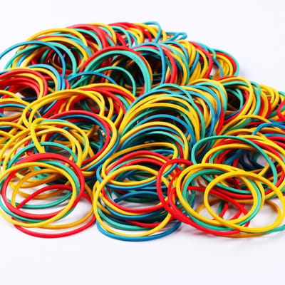 Set van 110 Kleurige Elastieken - Mix van Rubberbanden voor Thuis, Werk, Kantoor en School - Essentiële Elastieken voor Diverse Toepassingen