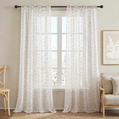 Qelus 1 Stuks Boho Vitrage met Pompoms - 132x241 cm - Transparant Gordijn met Roede Wit - Sfeervolle Raamdecoratie voor Babykamer & Woonkamer