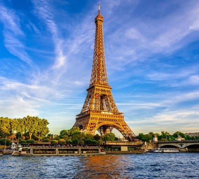 De Eiffeltoren en de Seine bij zonsondergang in Parijs - Fotobehang (in banen) - 250 x 260 cm