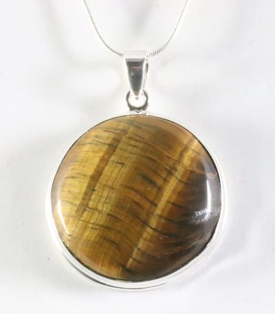 Ronde hoogglans zilveren hanger met tijgeroog aan ketting