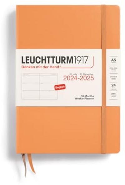 Weekkalender Medium A5 2025 - 18 Maanden Hardcover Abrikoos