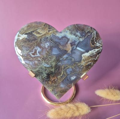 XL Edelsteen Druzy Mosagaat Hart op Metalen Standaard – #135 300gram