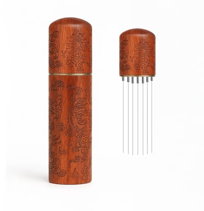 Adore Maison Barista Koffie Verdeler - Gegraveerd - Espresso distributeur - Espresso Verdeler – Koffie Distributeur – Coffee Distributor – Accessoires voor Espressomachines – Luxe Houten Design met Gouden Rand – Perfecte Espresso Puck Distributie