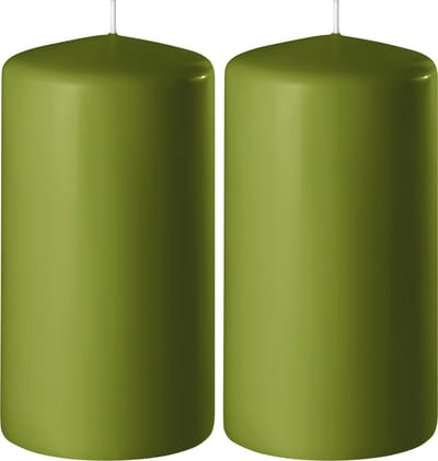 2x Olijf groene cilinderkaarsen/stompkaarsen 6 x 8 cm 27 branduren - Geurloze kaarsen olijf groen - Woondecoraties