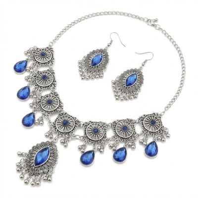 Zilverkleurige choker ketting met blauwe druppelvormige hangers – ketting voor dames – sierlijk ontwerp – statement ketting