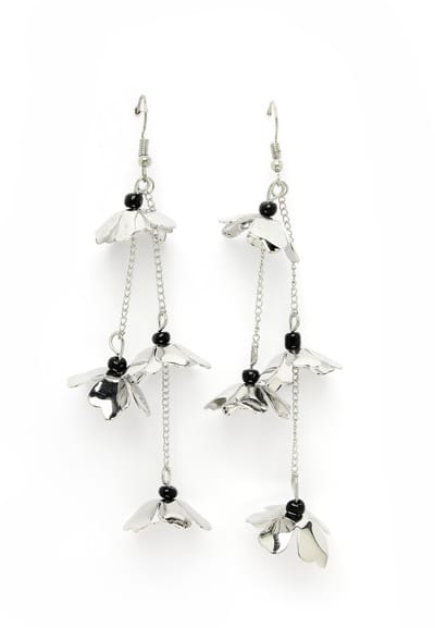 AVANT-GARDE PARIS Dangle earrings - floral design 2.3cm x 10.1cm - 1 stuk - zilverkleurig rhodium plating