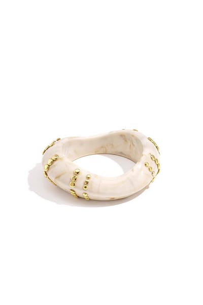 Hars bangle armband met studs in strepen patroon - Goudkleur - Verkleurt niet - Cadeau - Goudlief.nl