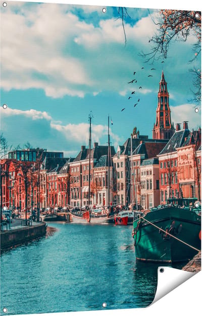 Gards Tuinposter Gracht in Groningen - 90x120 cm - Tuindoek - Tuindecoratie - Wanddecoratie buiten - Tuinschilderij