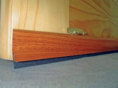 Tochtstopper Hout - Deur Isolatie - Energie Besparen - Natuurlijk Materiaal - 95 cm - Sapeli