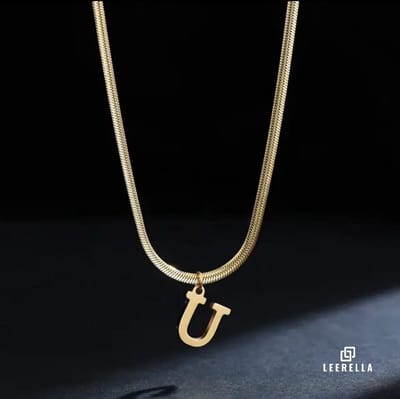 Leerella Alfabet Slang Ketting | U | Goudkleurige Gepersonaliseerde Ketting van Hoogwaardig RVS met Initialen | Elegant en Tijdloos Sieraad voor Dames | Moederdag, Valentijnsdag en Verjaardag Cadeau 41+5 cm