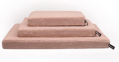 Orthopedisch hondenkussen - Teddy mand rosé - Hondenkussen - Teddy bed - Hondenbed - Orthopedische hondenmand - Honden bank - Hondenmanden - Honden bed - Orthopedische kussens - Hondenmand ortopedisch - Wasbaar teddy dekbedovertrek - Maat M