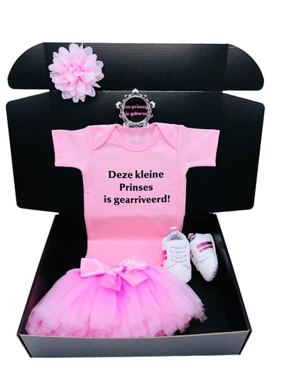Kraamcadeau meisje met roze romper, roze petticoat en baby schoentjes, babysneakers - kan ook rechtstreeks worden verstuurd - kraamcadeau meisje - babyshower - petticoat/tule