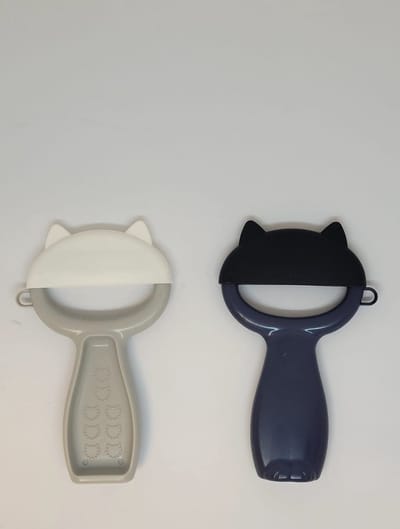 Jumada's - Aardappelschiller - Aardappelmesje Dunschiller - Katvorm Gadget - Keukenaccessoires - Musthave - Met Beschermkapje voor het mes - Zwart of Lichtgrijs