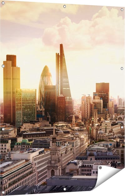 Gards Tuinposter Londen bij Zonsondergang in een Moderne Wijk - 90x120 cm - Tuindoek - Tuindecoratie - Wanddecoratie buiten - Tuinschilderij