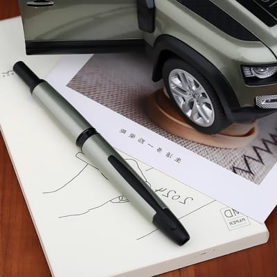 Dailygoods - Majohn A1 Press Vulpen Fijne penpunt met doos, intrekbare lichtgroene metalen inktpen met converter schrijfset (zwarte clipversie)