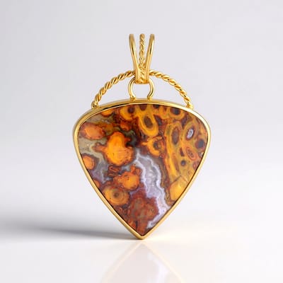 Cavill - Zilveren hanger 925 Sterling, verguld - Versteend palmhout 34 ct Triljant cabochon - Bali Barong stijl handgemaakt Indonesisch sieraad