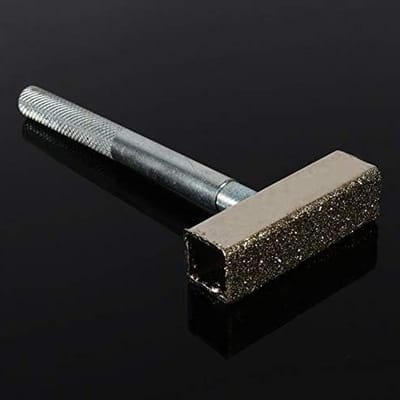Diamant-slijpschijf-afrechter voor steenbewerking op bankslijper.