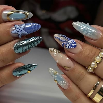 24 Stuks Amandelvormige Kunstnagels in Blauw en Wit met Franse Punt en 3D Schelp Ster Ontwerpen - Nepnagels met Witte Ombre en Glanzende Afwerking