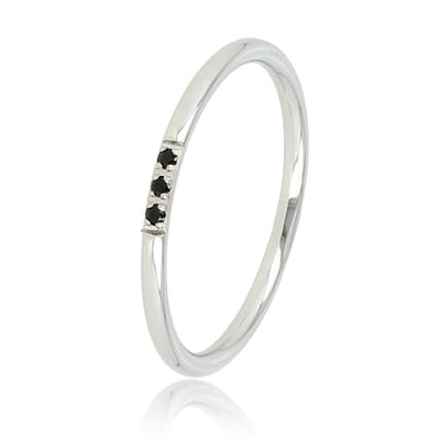 My Bendel - Minimalistische Zilverkleurige Ring met Drie Zwarte Zirkonia Stenen - Minimalistische Zilverkleurige Ring - Drie Zwarte Zirkonia Stenen - met Luxe Cadeauverpakking | Sieraden Voor Dames | Maat 16.00 Mm / Maat 50