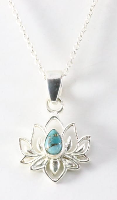 Fijne zilveren lotus hanger met blauwe koperturkoois aan ketting