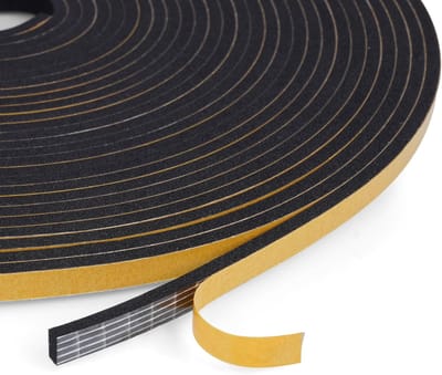 10M tochtwerende strip, 6 mm (B) x 3 mm (D) weerbescherming hoge dichtheid schuim afdichtingstape, zelfklevende schuimtape deur raam afdichtingsstrip, anti-botsing schokbestendig