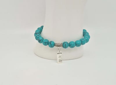 Handgemaakte "Letters" natuursteen armband met natuursteen "Letters" " Howliet groen" -8 mm diameter van de korrel- Diameter armband 20 cm - Kies je favoriete letters- Een mooi cadeau voor familie en vrienden