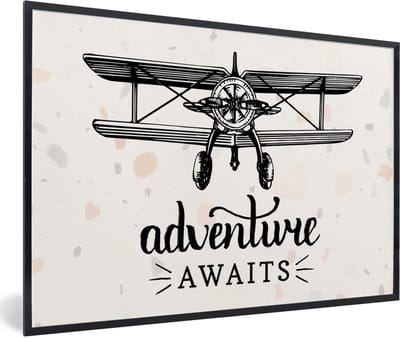 Fotolijst incl. Poster - Spreuken - Quotes - Adventure awaits - Vliegtuig - 60x40 cm - Posterlijst