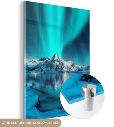 MuchoWow® Glasschilderij 120x160 cm - Schilderij acrylglas - Noorderlicht - IJs - Sneeuw - Noorwegen - Blauw - Bergen - Foto op glas - Schilderijen