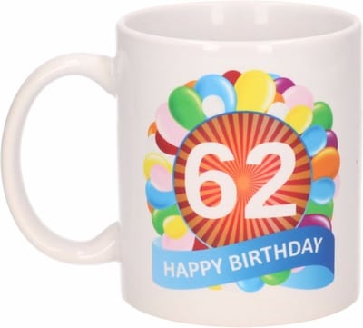62 jaar Verjaardag koffiemok - cadeau beker - feestelijke ballonnen print - 300 ml - keramiek - wit