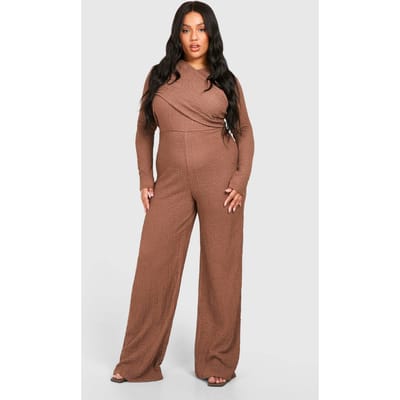 boohoo Dames Plus Jumpsuit met getextureerde wikkel-detail en lange mouwen | Camel | Maat: 54