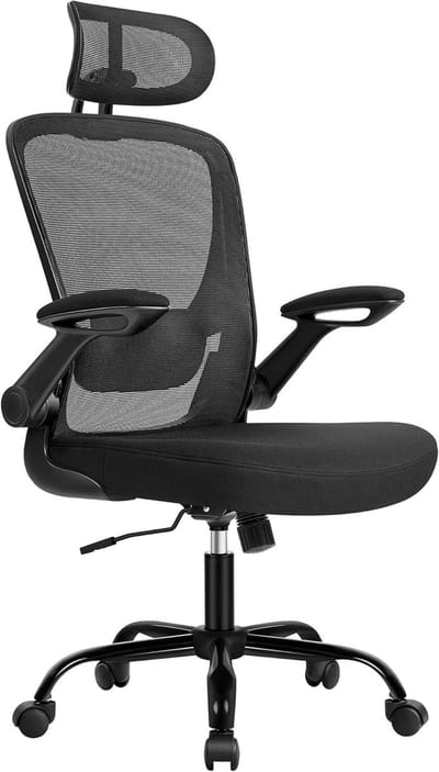 Bureaustoel, armstoel met mesh-zitting, lendensteun, opklapbare armleuningen en armleuningen. Hoogte verstelbaar, met wielen voor vrije verplaatsing. Geschikt voor kantoor en studeerkamer. 64 x 64 x (115-130) cm, zwart.