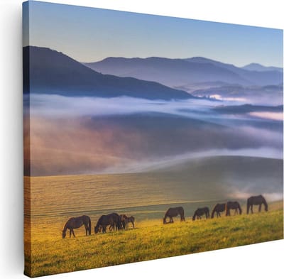 Artaza Canvas Schilderij Landschap - 40x30 cm - Klein - Wanddecoratie Paarden In De Mist - Muurdecoratie Bergen - Kamer Accessoires Natuur