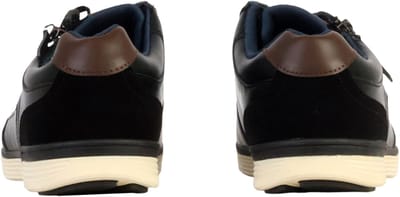 Lage sneakers met veters