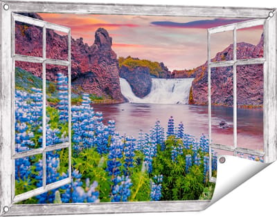 Gards Tuinposter Doorkijk Waterval met Blauwe Lupine Bloemen - 90x60 cm - Tuindoek - Tuindecoratie - Wanddecoratie buiten - Tuinschilderij