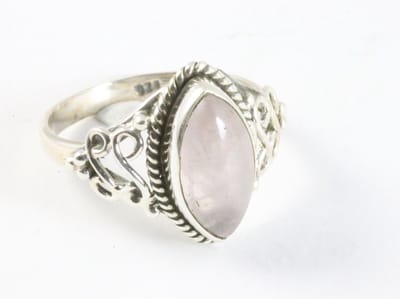 Fijne bewerkte zilveren ring met rozenkwarts - maat 16