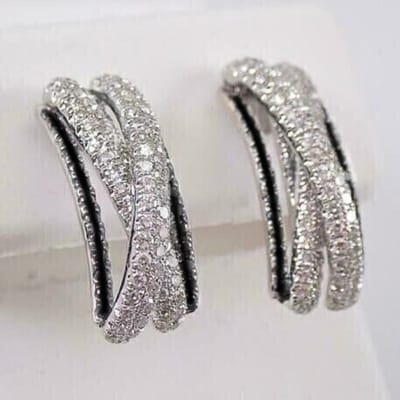 Huitan Nieuwe Trendy Dames Oorbellen Hoepel Kruis Witte Kubieke Zirconia Zwarte Emaille Moderne Mode Vrouwen Oorbellen Luxe Sieraden gray