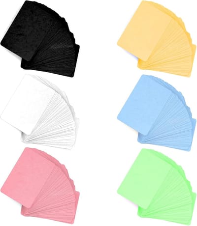 Indexkaarten, lege papieren kaarten, visitekaartjes, leerkaarten, geheugenkaarten, ansichtkaarten voor eigen vormgeving van informatieopslag, zwart/wit/roze/geel/blauw