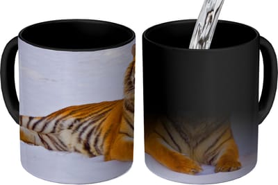 Magische Mok - Foto op Warmte Mokken - Koffiemok - Tijger - Sneeuw - Winter - Dieren - Magic Mok - Beker - 350 ML - Theemok