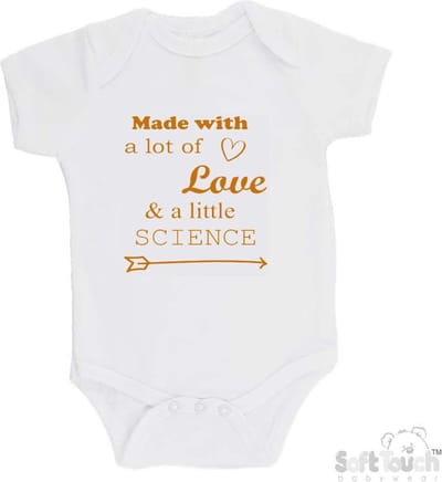 100% katoenen Romper "Made with a lot of love and a little bit of science? " Unisex Katoen Wit/tan Maat 56/62