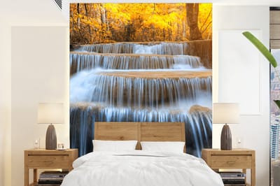 Behang - Fotobehang Waterval - Natuur - Bomen - Herfst - Landschap - Breedte 195 cm x hoogte 260 cm