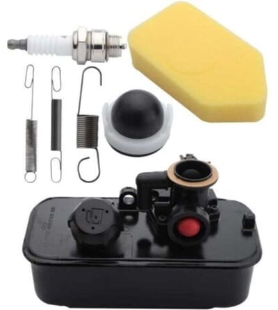 Carburateur en brandstoftank geschikt voor Briggs & Stratton motoren, inclusief bougies, veren, luchtfilters en startpompen. (Contactnummers: 795469, 794147, 498809, 795477, 494406)
