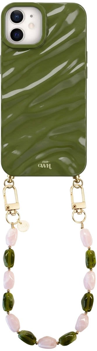 xoxo Wildhearts Green Glaze telefoonhoesje met koord - geschikt voor iPhone 12 - Rose Quartz (kort koord) - Dream hoesje met telefoonkoord - Glimmende silicone case met plooien - Steentjesketting - Groen / Roze