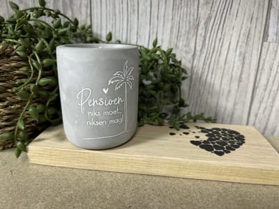 Creaties van Hier – Cement Candle Pensioen met houten plankje - 8 cm – Cement – Kaars