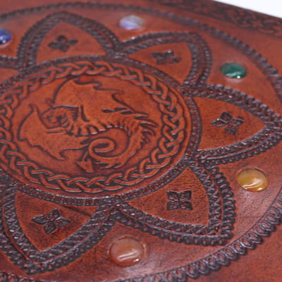 Groot lederen boek met draak en edelstenen - Chakrastenen Draak Mandala 100 pagina's - 25x34cm