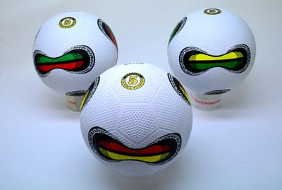 HOT Sports + Toys voetbal rubber straatbal wit maat 5 print.
