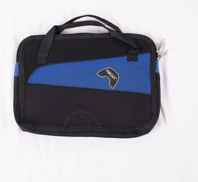 Recycle ipad tas | Procean | Zwart met Blauwe details