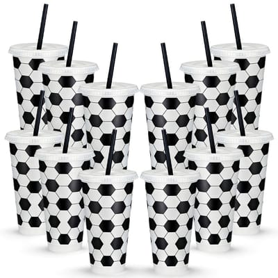 Dailygoods- Voetbalbekers 12-delige Set - Herbruikbare Tumblers 710ml - BPA-vrij - Vaatwasserbestendig - Deksel met Rietje - Duurzaam kunststof